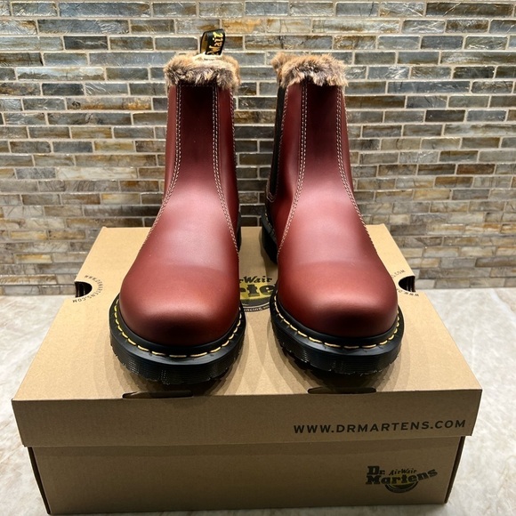 Dr. Martens 2976 Leonore Faux Fur Lined Chelsea Boots - Picture 7 of 14